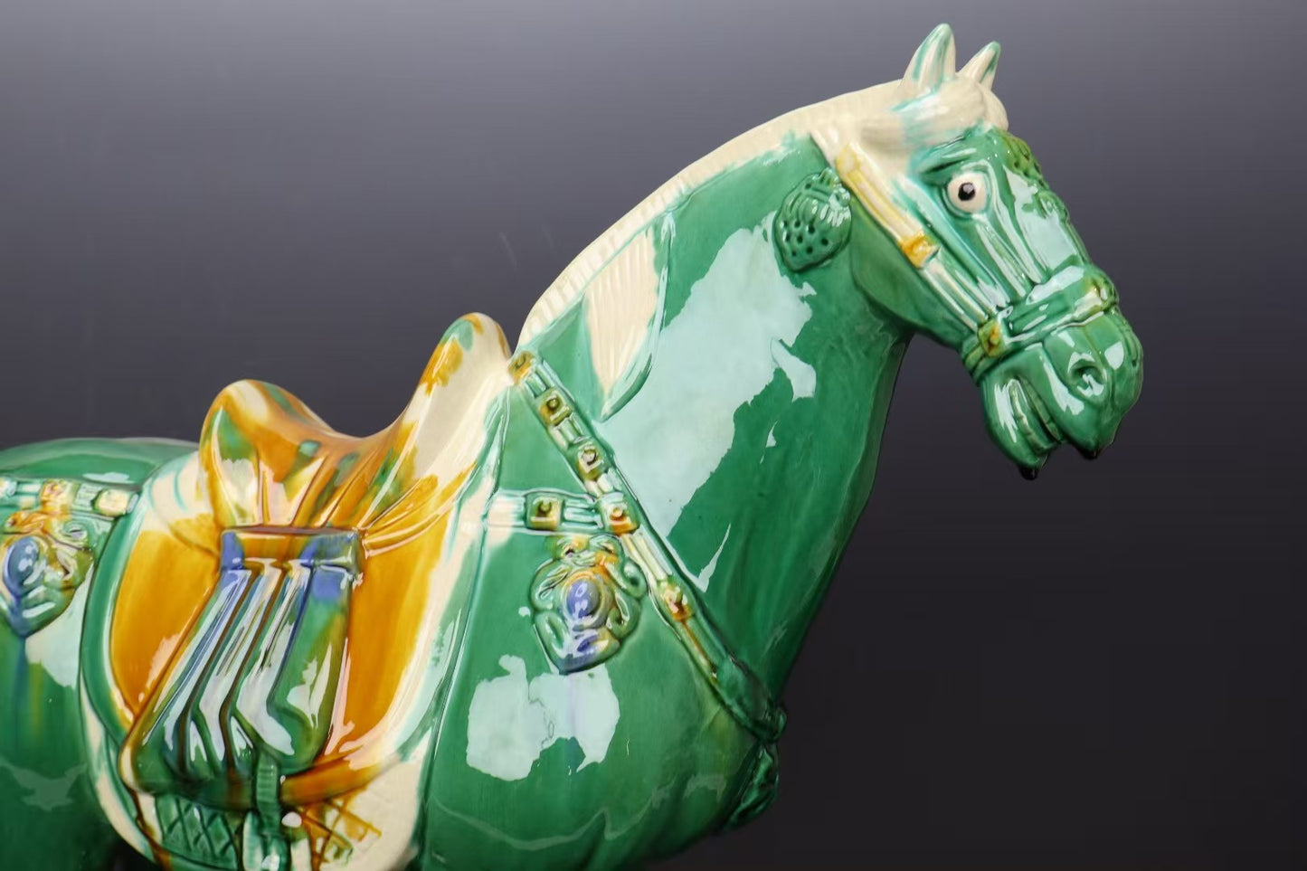 Vibrant Green Tang Sancai Horse Ornaments: A blend of historical charm and artisanal excellence. Hand - crafted with flowing glazes, they're perfect for collectors and a symbol of good fortune.