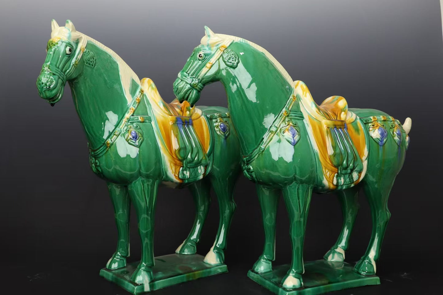 Vibrant Green Tang Sancai Horse Ornaments: A blend of historical charm and artisanal excellence. Hand - crafted with flowing glazes, they're perfect for collectors and a symbol of good fortune.