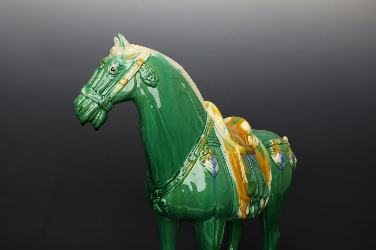 Vibrant Green Tang Sancai Horse Ornaments: A blend of historical charm and artisanal excellence. Hand - crafted with flowing glazes, they're perfect for collectors and a symbol of good fortune.