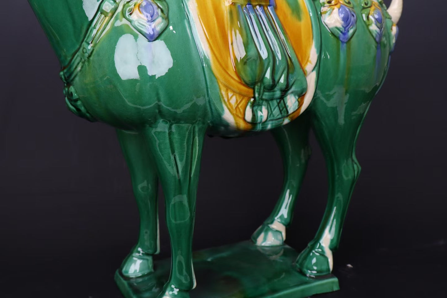 Vibrant Green Tang Sancai Horse Ornaments: A blend of historical charm and artisanal excellence. Hand - crafted with flowing glazes, they're perfect for collectors and a symbol of good fortune.