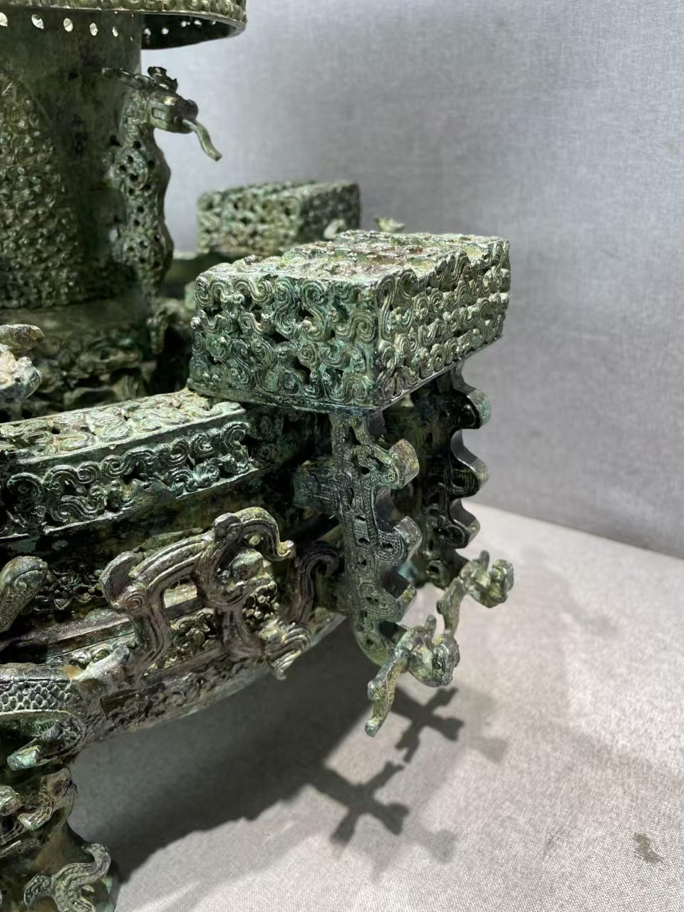 The Zeng Hou Yi Zun and Pan replica dates back to the Warring States. A bronze art peak, its patterns hint at life's secrets. Seen as mystic in metaphysics, it's a cultural gem and top collection pick, connecting you to the ancient times.