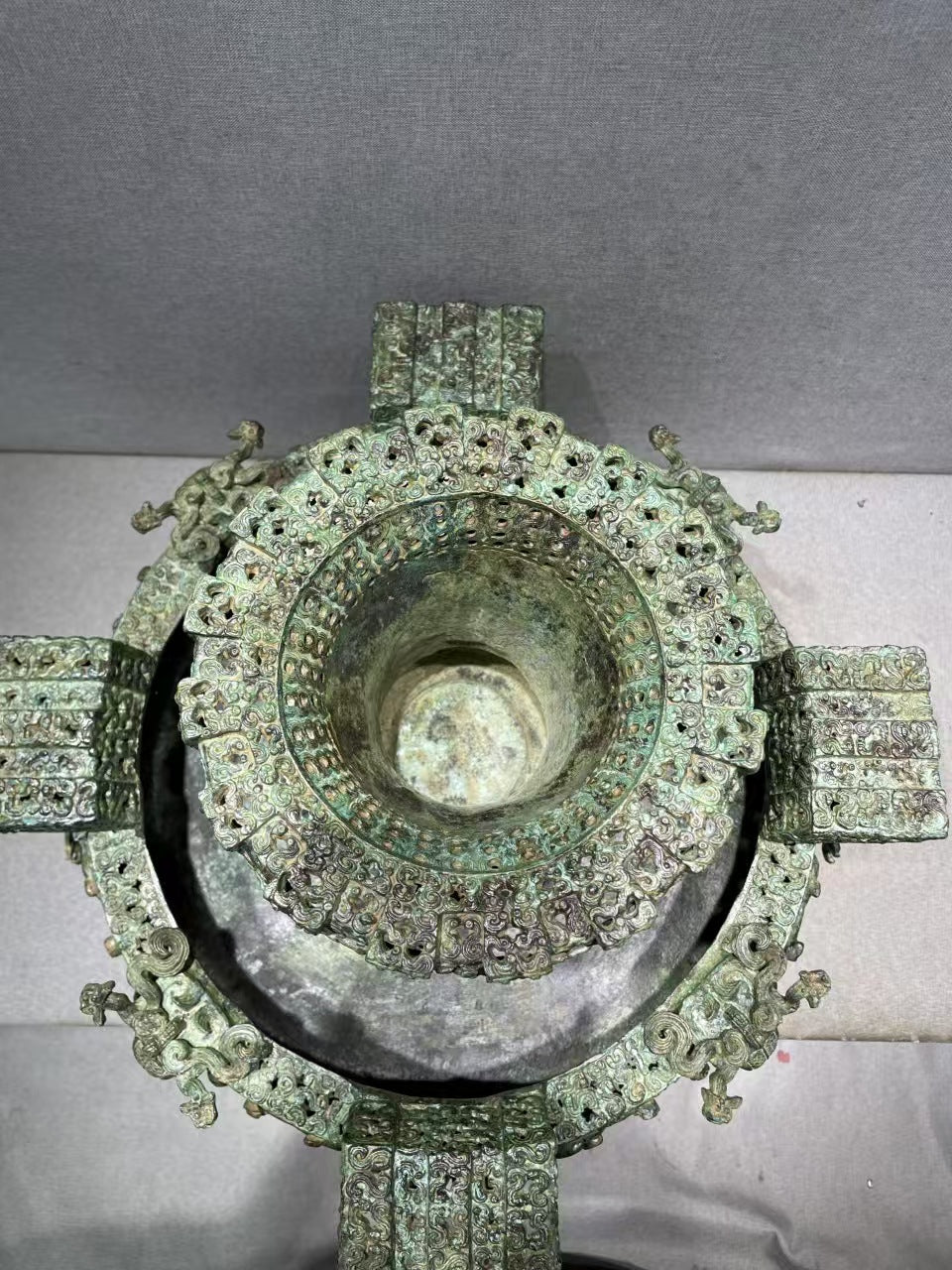 The Zeng Hou Yi Zun and Pan replica dates back to the Warring States. A bronze art peak, its patterns hint at life's secrets. Seen as mystic in metaphysics, it's a cultural gem and top collection pick, connecting you to the ancient times.